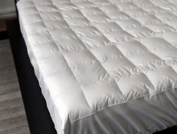 Наматрасник-чехол кассетный из белого гусиного пуха BELPOL ЭКОЛЬ 200х200х30