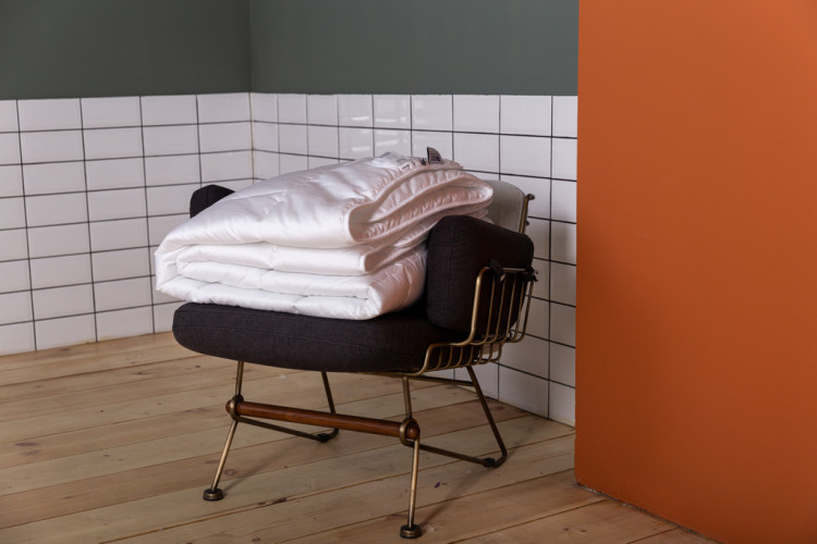 Одеяло стеганое GERMAN GRASS PREMIUM FAMILIE NON-ALERGENIC 220x240 всесезонное