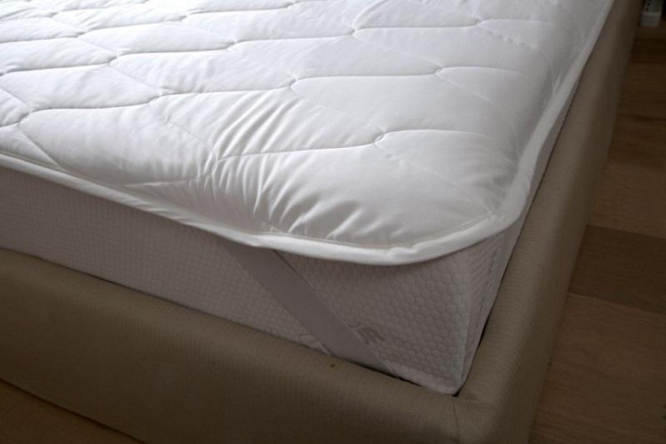 Наматрасник стеганый из силиконизированного волокна ANNA FLAUM KOMFORT KOLLEKTION 140х200