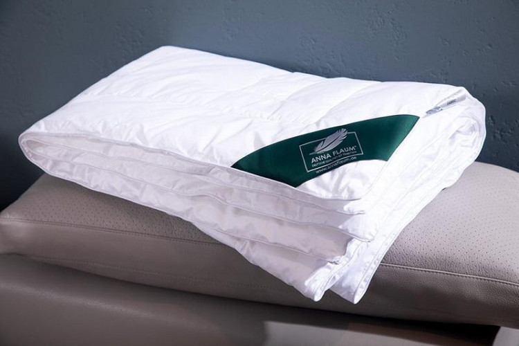 Одеяло детское стеганое из силиконизированного волокна ANNA FLAUM STERN KOLLEKTION 110х140 всесезонное